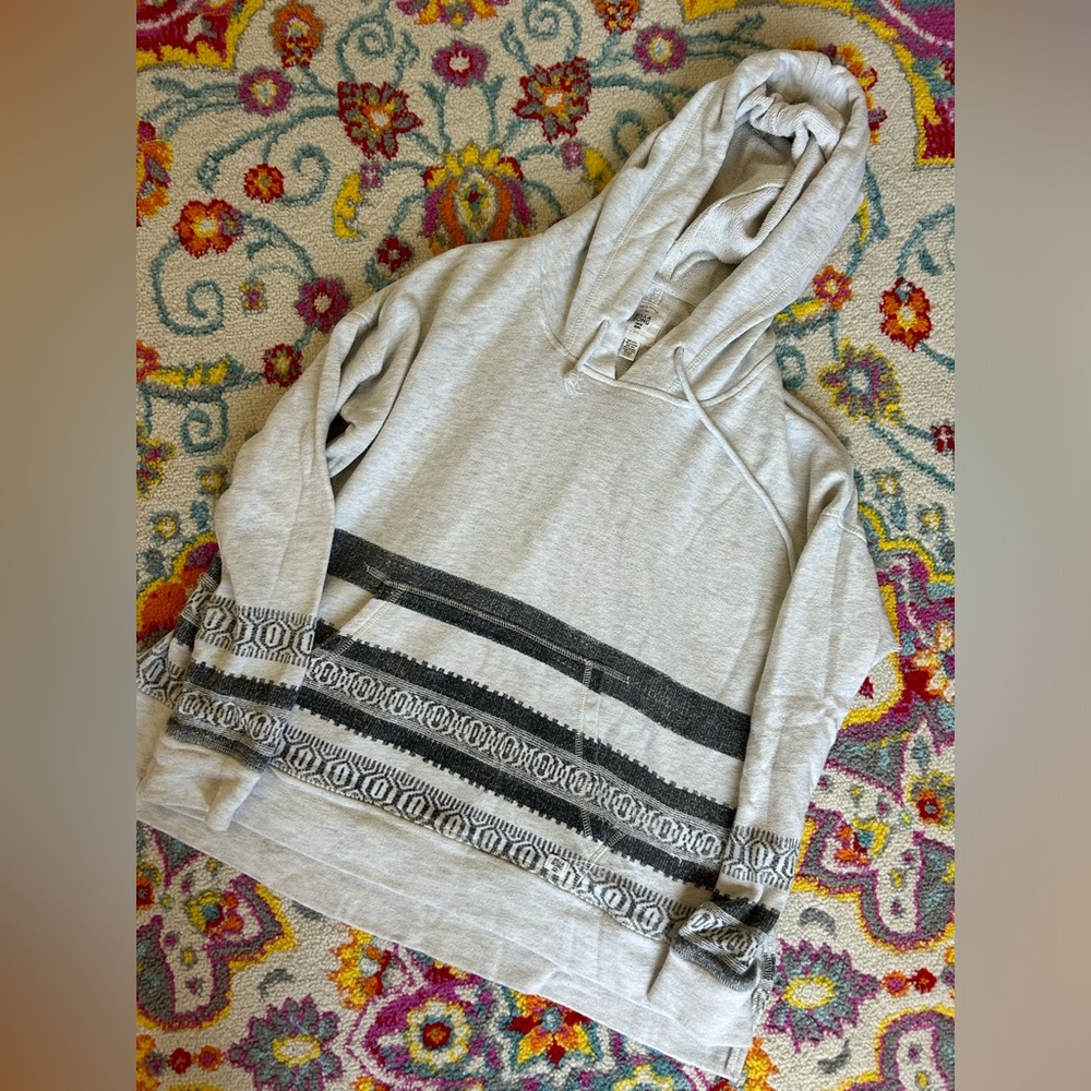 Woman’s billabong hoodie
